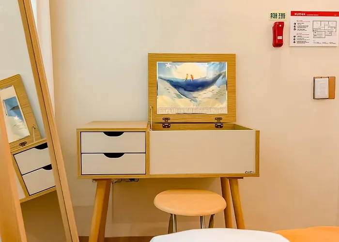 Private House Near Singil Station And Yeouido , 2br, Free Parking, Rooftop *