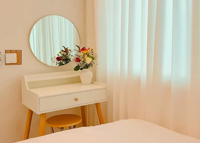 Private House Near Singil Station And Yeouido , 2br, Free Parking, Rooftop Holiday home *
